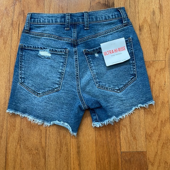 Celebrity Pink Woman’s junior Size 1 Blue Jeans Shorts Cut Offs NWT 99% cotton - Picture 2 of 10